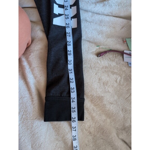 Size medium Victoria secret pink yoga pants - Picture 7 of 7